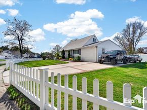 36 Ronald Drive E, Amityville NY 11701