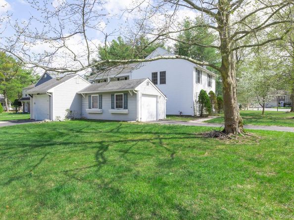 14 Petersburg Ct., Coram NY 11727
