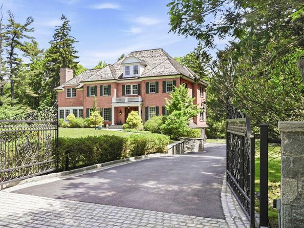 2 Heathcote Drive, Mount Kisco NY 10549