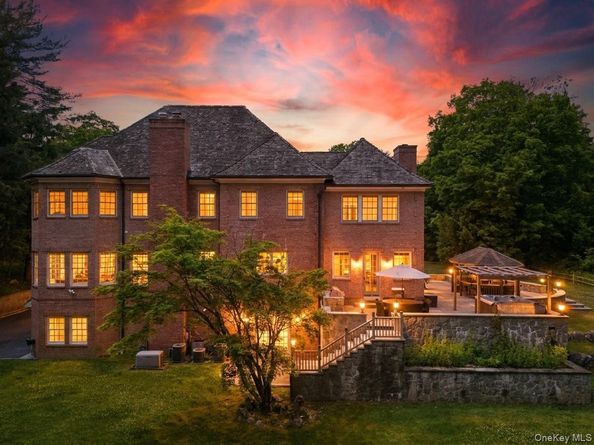 2 Heathcote Drive, Mount Kisco NY 10549