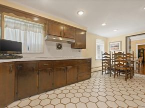 4 The Birches, Roslyn Estates NY 11576