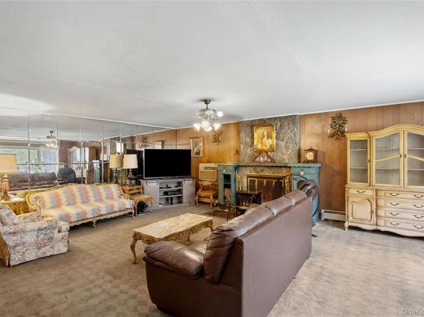 184 Roosevelt Boulevard, Hauppauge NY 11788