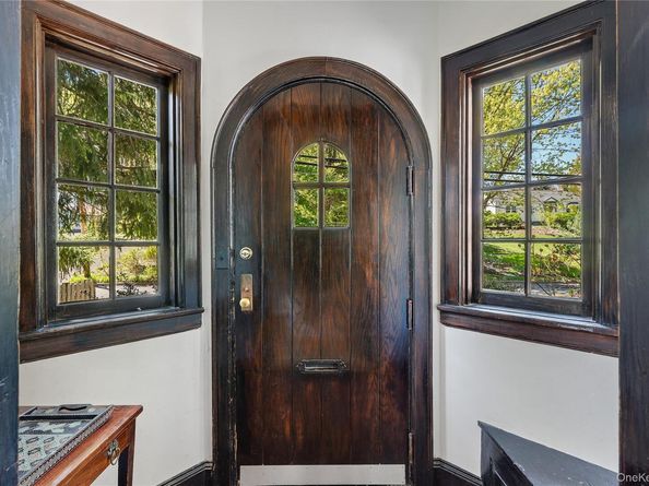 81 Walgrove Avenue, Dobbs Ferry NY 10522