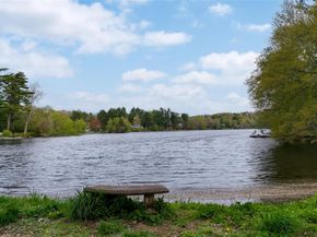 8 Hoyt Street, South Salem NY 10590