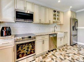 15 Manors Drive, Jericho NY 11753