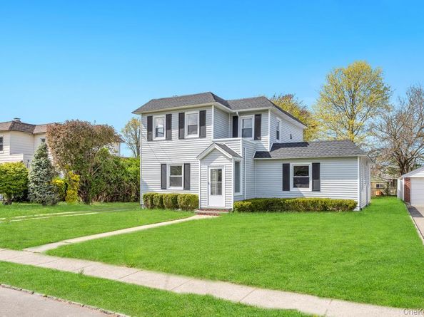 577 Lowell Street, Westbury NY 11590