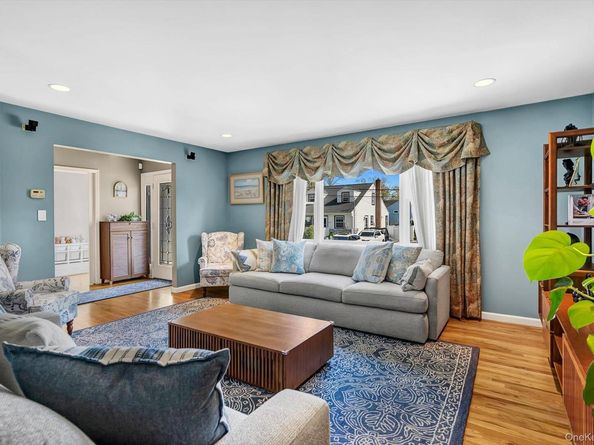 2137 3rd Avenue, Merrick NY 11566