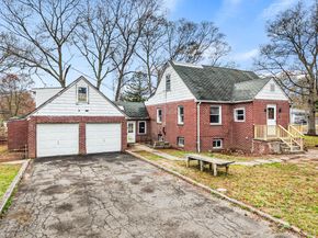 25 Revilo Avenue, Shirley NY 11967