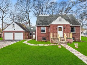 25 Revilo Avenue, Shirley NY 11967