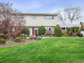 22 Willa Way, Massapequa NY 11758