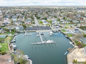 22 Willa Way, Massapequa NY 11758