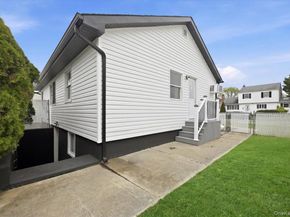 84 N Fordham Road, Hicksville NY 11801