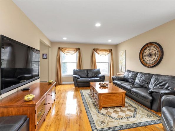 3249 Woodward Avenue, Wantagh NY 11793