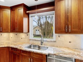 9 Bowen Place, Stony Brook NY 11790