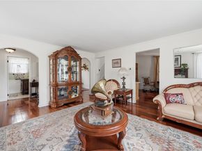 75 Oregon Avenue, Medford NY 11763