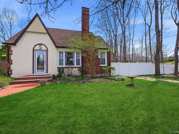 75 Oregon Avenue, Medford NY 11763
