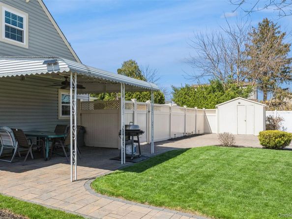 29 Spool Lane, Levittown NY 11756