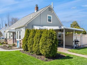 29 Spool Lane, Levittown NY 11756