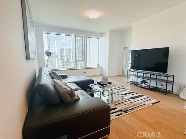 899 Francisco 1711, Los Angeles CA 90017