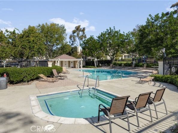 26426 Fox Glen 14, Lake Forest (el Toro) CA 92630