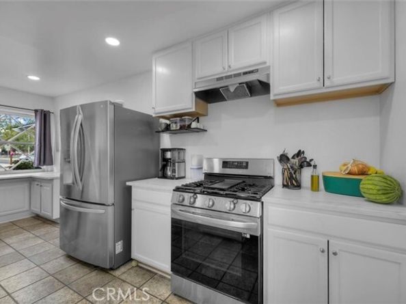 1566 N Neptune, Wilmington (los Angeles) CA 90744