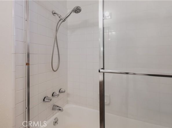 6900 Aura Avenue, Reseda (los Angeles) CA 91335