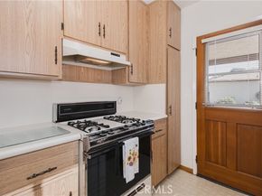 6900 Aura Avenue, Reseda (los Angeles) CA 91335