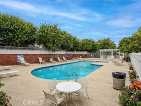 10220 Zelzah 4, Northridge (los Angeles) CA 91325