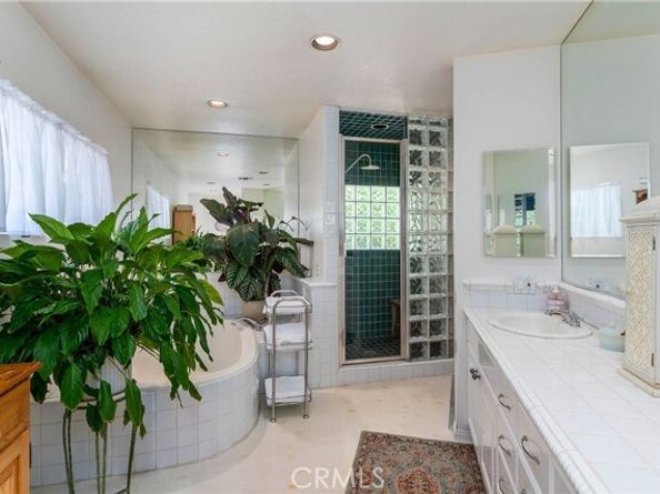 5828 Calvin, Tarzana (los Angeles) CA 91356