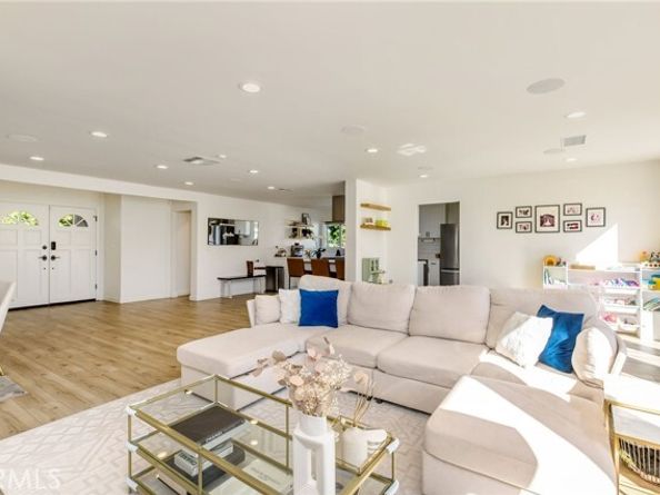 16020 Celtic Street, Granada Hills (los Angeles) CA 91344