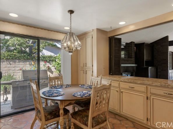 22511 Ballinger Street, Chatsworth (los Angeles) CA 91311