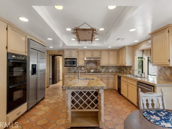 22511 Ballinger Street, Chatsworth (los Angeles) CA 91311