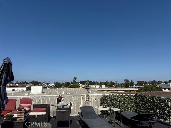 8710 Delgany Avenue 15, Playa Del Rey (los Angeles) CA 90293