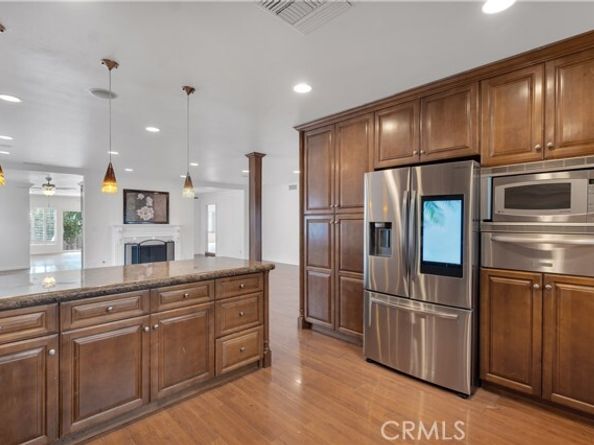 10111 Oak Park Avenue, Northridge (los Angeles) CA 91325