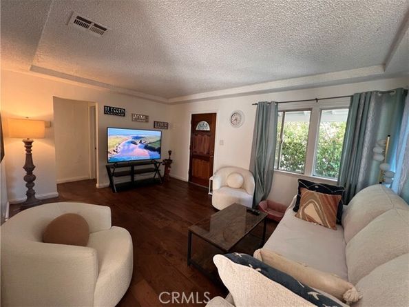 7327 N Loma Verde Avenue, Canoga Park (los Angeles) CA 91303