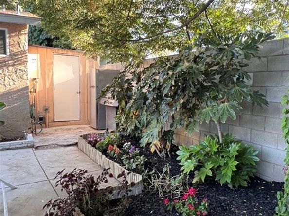 7327 N Loma Verde Avenue, Canoga Park (los Angeles) CA 91303