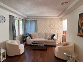 7327 N Loma Verde Avenue, Canoga Park (los Angeles) CA 91303