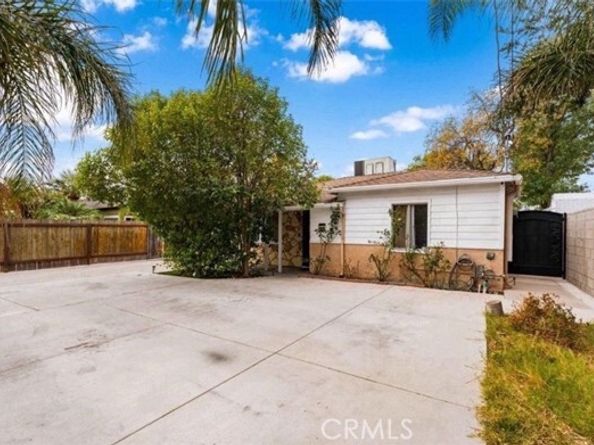7327 N Loma Verde Avenue, Canoga Park (los Angeles) CA 91303
