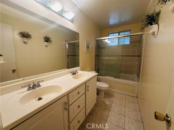 22427 Vanowen Street, West Hills (los Angeles) CA 91307