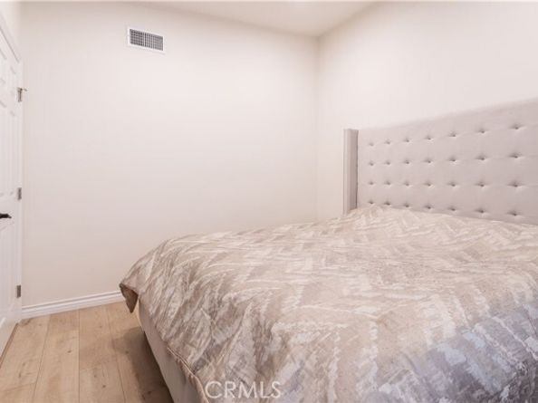 19516 Blythe Street, Reseda (los Angeles) CA 91335