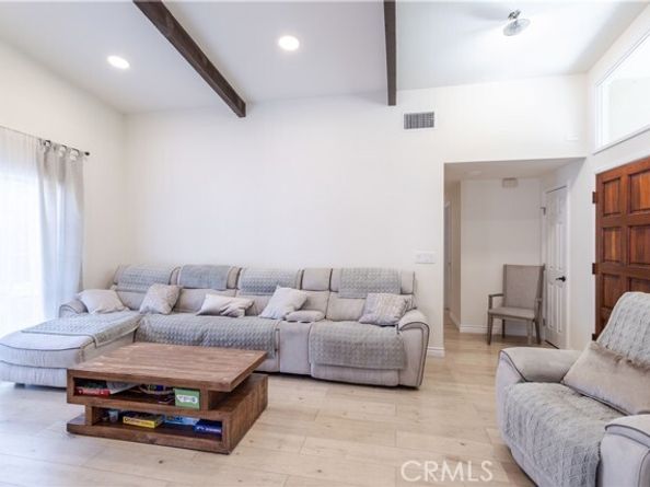 19516 Blythe Street, Reseda (los Angeles) CA 91335