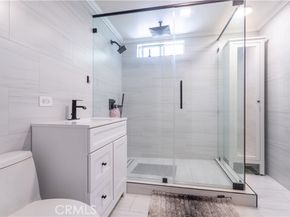 19516 Blythe Street, Reseda (los Angeles) CA 91335