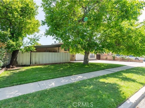 19516 Blythe Street, Reseda (los Angeles) CA 91335