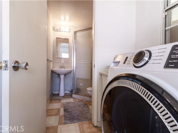 19516 Blythe Street, Reseda (los Angeles) CA 91335