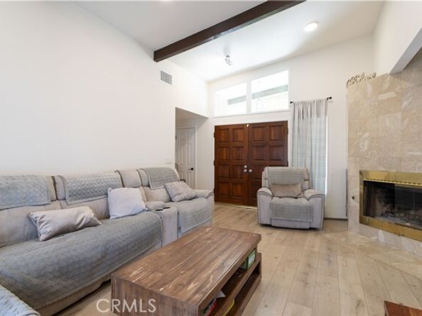 19516 Blythe Street, Reseda (los Angeles) CA 91335