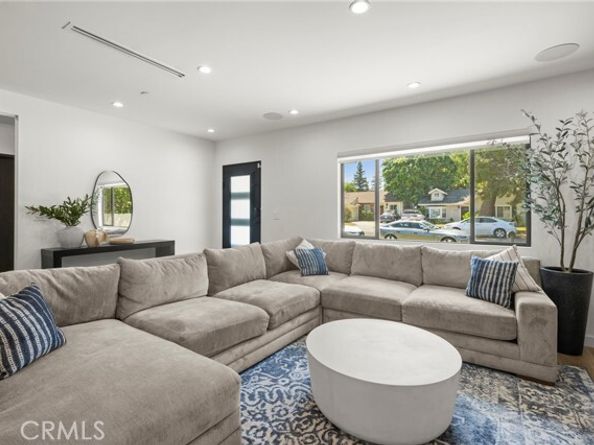 22743 Berdon Street, Woodland Hills (los Angeles) CA 91367