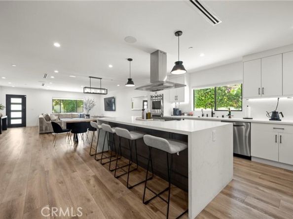 22743 Berdon Street, Woodland Hills (los Angeles) CA 91367