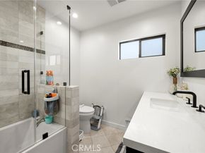 22743 Berdon Street, Woodland Hills (los Angeles) CA 91367