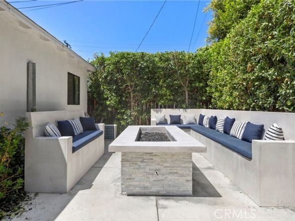 22743 Berdon Street, Woodland Hills (los Angeles) CA 91367