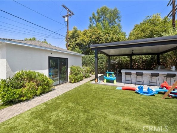 22743 Berdon Street, Woodland Hills (los Angeles) CA 91367
